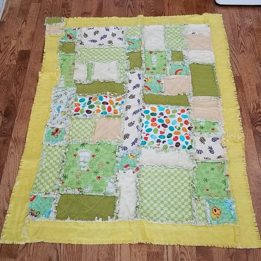 Little Quilt ❤ 4 feet by 3 feet❤ Comfy ❤ Cozy ❤