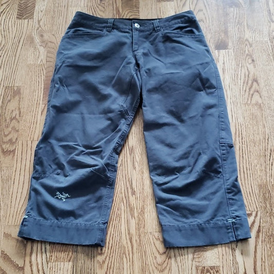 (8) Arc'teryx Cargo Style Capris Cropped Activewear Hiking Gorpcore Camping