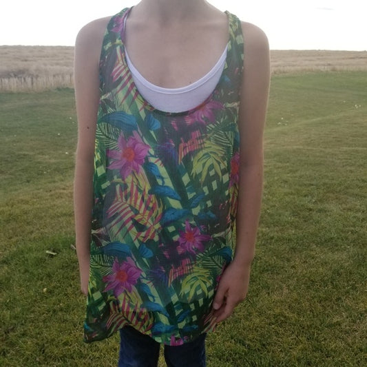 NWT Beautiful Flowing Tank Top with Liner