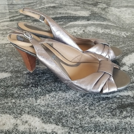 Naturalizer 9W Metallic Silver Comfort Heels