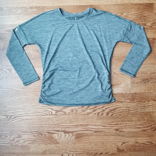 (S) Sketchers Athleisure Long Sleeved Top 💚 Comfy with Ruching Details