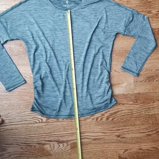 (S) Sketchers Athleisure Long Sleeved Top 💚 Comfy with Ruching Details