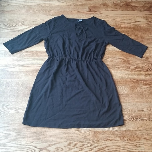 (14) H&M Divided Lightweight Dress 🖤 Elastic Waistline and Chest Cutout