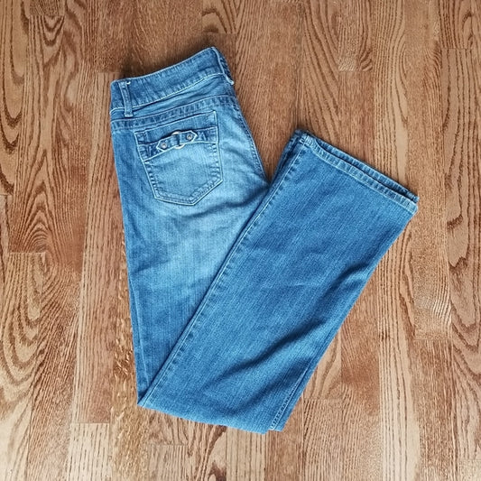 (27) G by Guess Drew Flare Light Wash Jeans 💙 Super Neat Hardware