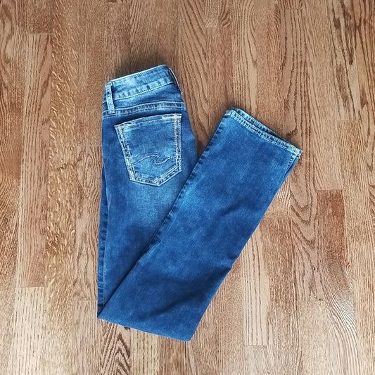 (24) Silver Baby Bootcut/Straight Leg Jean 💙 Perfectly Distressed