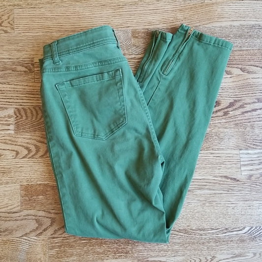 (6) Jones New York Green Denim Cropped Pants ❤ Signature ❤ Zipper Details