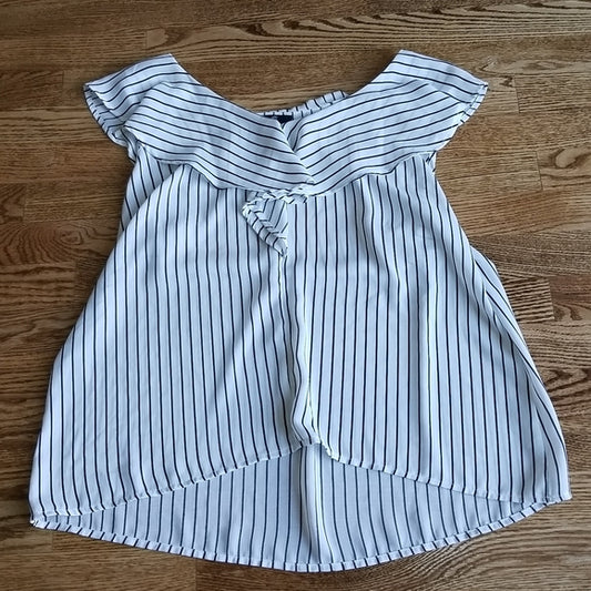 (XL) W5 Black and White Striped Blouse ❤ Ruffle Collar