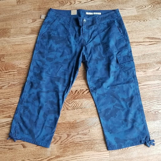 (16) NWT DKNY Jeans Blue Camouflage Print Capris ❤ Outdoor ❤