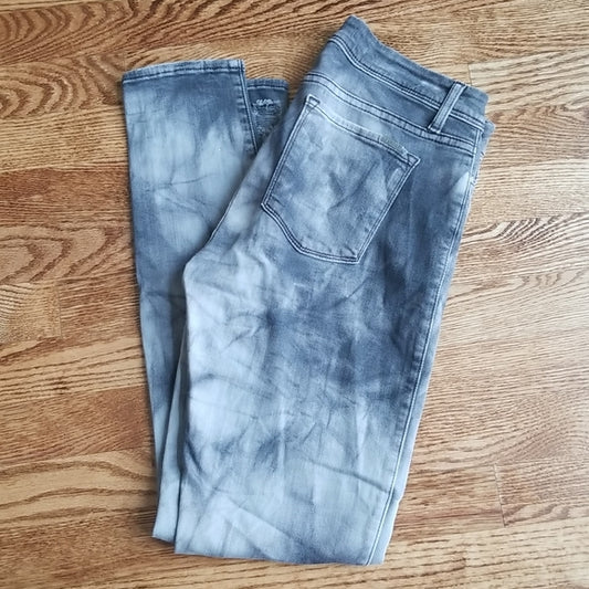 (28) Fidelity Denim Mila Mid Rise Skinny Fit Distressed "Blue Daze" Jeans