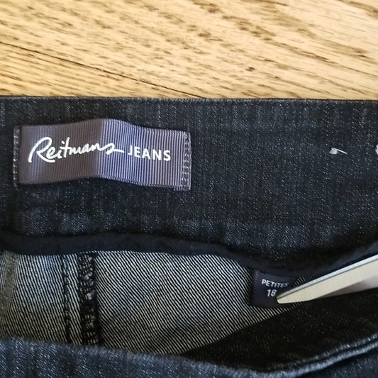 (18) Reitmans Jeans Petite Black Denim Stretch Capri/Shorts