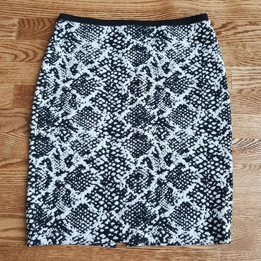 (S) H&M Viscose Blend Pull On Fitted Business Casual Midi Skirt