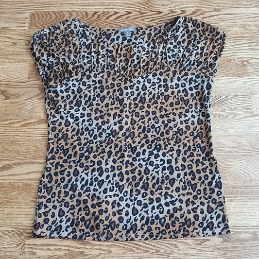 (S) Spanner Cheetah Animal Print Ruched Back Detail Short Sleeve Top