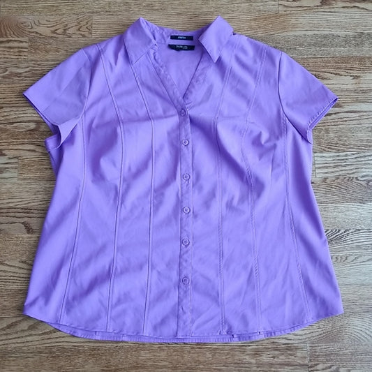 (2X) Style & Co. Stretch Solid Color Collared Short Sleeved Button Down Top