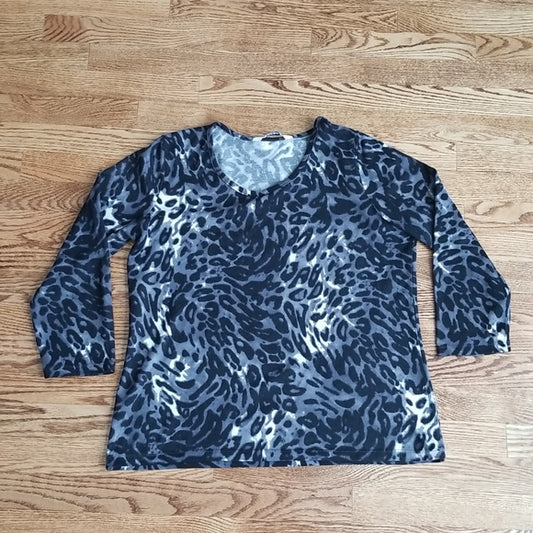 (XL) ALIA Women's Animal Patterned Cozy Long Sleeve Top Winter Fall Spring