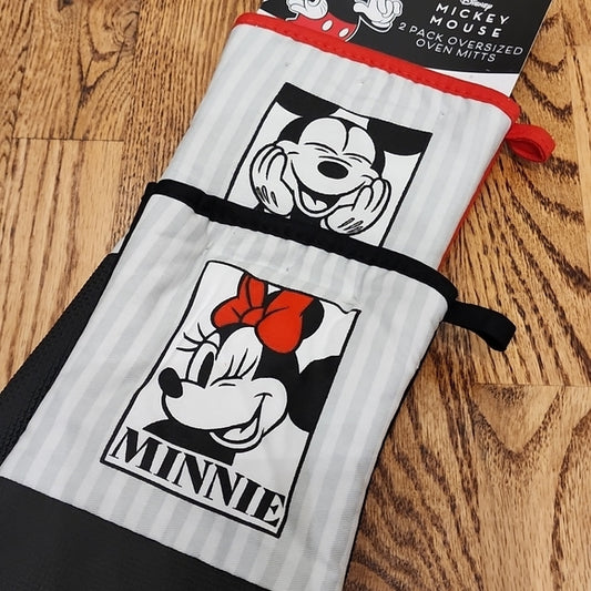 New! Disney Mickey and Minnie Oven Mitts Dish Towels Kitchen Gift Baking Holiday