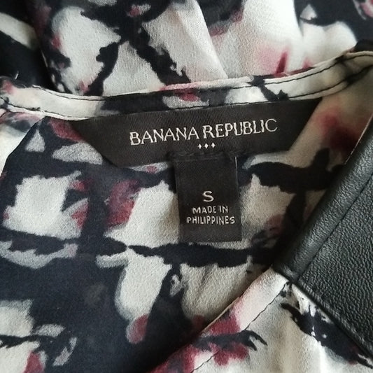 (S) Banana Republic Sheer Short Sleeve Floral Blouse Faux Leather Shoulders