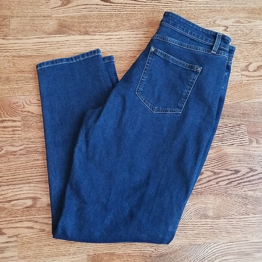 (12) L.L. Bean Classic Fit Denim Jeans Contemporary Casual Everyday Comfy Daily