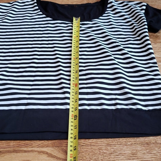 (L) Classic Striped Short Sleeve Slightly Sheer Front Shirt Casual Everyday