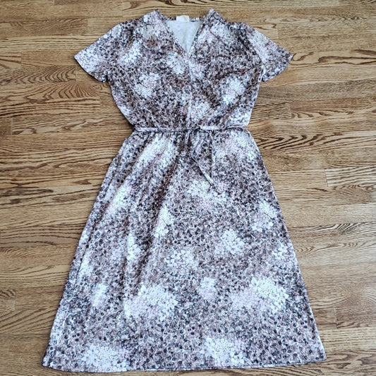 (L) Vintage Montino Made in Canada Floral Print Belted Short Sleeve Midi Dress