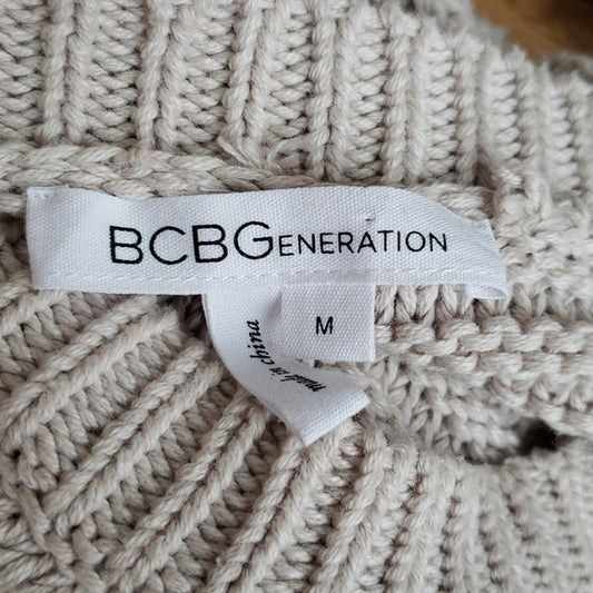 (M) BCBGeneration Cable Knit Cozy Cottagecore Sweater in Light Stone Grey