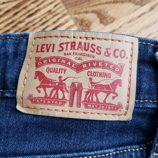 (30) Levi's 721 High Rise Skinny Jeans Denim Trendy Modern Stretch Contemporary