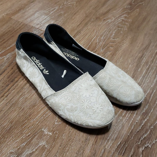 (8.5) Adidas Slip On Flats Floral Neutral Casual Classic Everyday Versatile