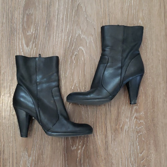 (7M) Worthington Classic Leather Heeled Booties Fancy Occasion Shopping Town