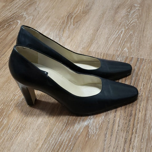 (8) Nine West Leather Upper Neutral Office Classic Formal Heels Occasion