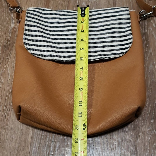 Thirty-One Striped Flap Close Crossbody Satchel Bag Travel Modern Contemporary