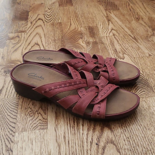 (9M) Clarks Bendables Leather Upper Comfort Sandals Low Heel Vacation Strappy