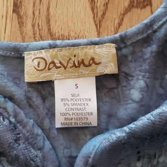 (S) Davina Art Deco Soft Light Casual Lace Accents Top